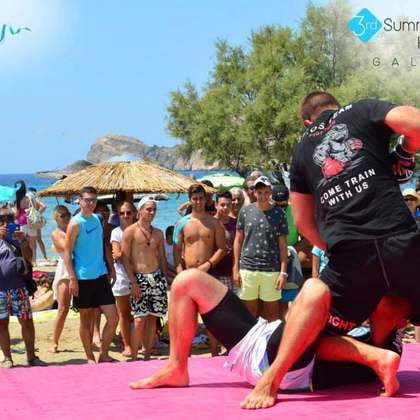 Kickboxing στην παραλία